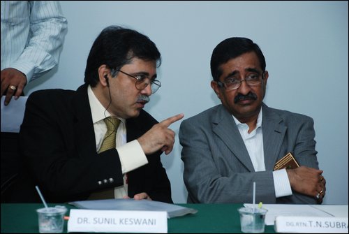 Dr. Keswani With rotary District Governer Dr.Raju.JPG