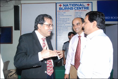 Dr Keswani welcoming the chief guest.JPG
